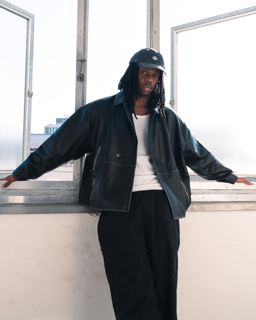 AFEWSTORE's tweet image. SHOP LINK ➡️ l8r.it/KYFO

The oversized New Amsterdam Surf Association Leather Jacket brings bold structure with hand-painted stitching, while the Distressed Logo Cap blends urban style with surf-inspired ease. 

#NewAmsterdamSurf #UrbanEdge #afewstore
