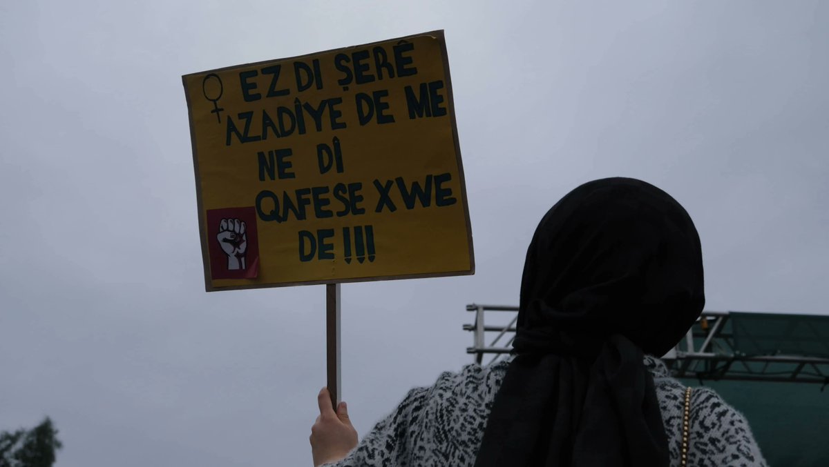 'Ez di şerê azadiyê de me, ne di qafesê xwe de.'

Amed l 8 Mart

#8M2025

📷: <a href="/_evrimdnz/">Evrim Deniz</a>