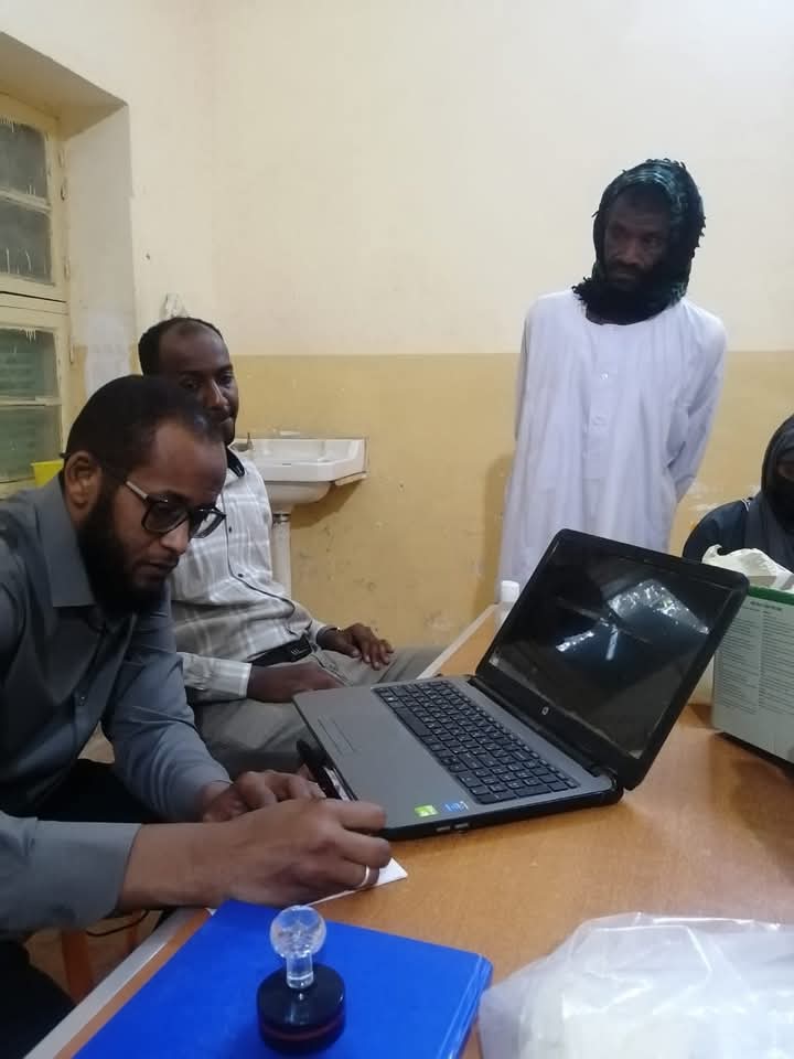 MycetomaRC's tweet image. Exciting news! Dr. Abdalla Othman, consultant microbiologist, joins the Mycetoma Clinic at Kassala University Hospital to train staff on diagnosing mycetoma. A pioneer in PCR for mycetoma diagnosis since the '90s, his expertise is a valuable asset to the Mycetoma Research Center!