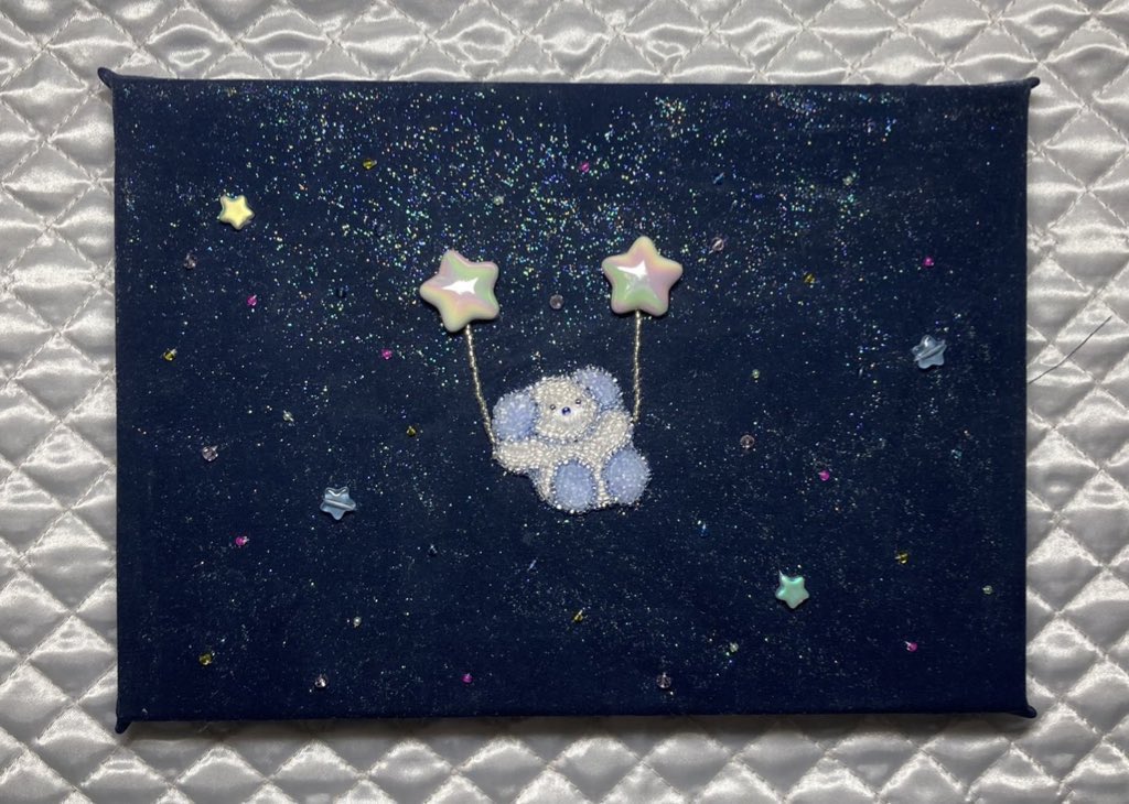 beef_con_'s tweet photo. ビーズ刺繍のキャンバス作品もpopupにてお取り扱いしていただいています🛌🌠 https://t.co/wMIFmM2LVa