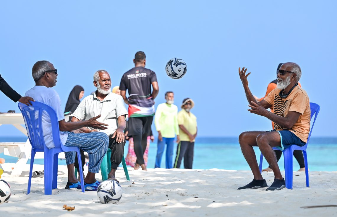 މިހާރު ނޫހުގެ “ރަށްރަށުން” ކަވަރޭޖުން ނ. ކުޑަފަރީގެ ވާހަކަތަައް ކިޔުމުން ކުޑަފަރި އަކީ “ކުޑަރަށެއް، ބޮޑު ވިސްނުމެއް” ކަން އެނގެއެވެ. އެހެން ރަށްރަށުން ކުޑަފަރީގެ ނަމޫނާއިން ދަސްކޮށް އެ ރަށްރަަށުގައި ހިންގޭނެ ކަންކަމުގެ ވިސްނުން ކުޑަފަރިން ގެނެސްދެއެވެ. ރާއްޖޭގަ ކޮމްޔުނިޓީ އެންމެ