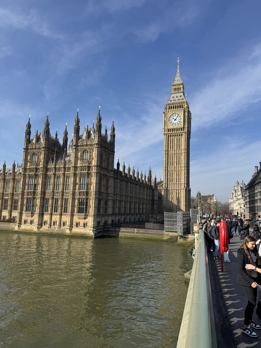 Braxtonbrady's tweet image. Look kids. Big Ben, Parliament 
#chevychase #vacation