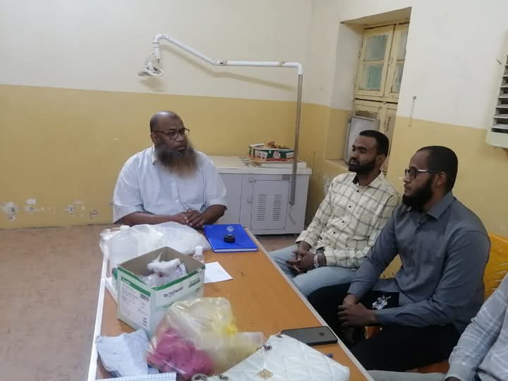 MycetomaRC's tweet image. Exciting news! Dr. Abdalla Othman, consultant microbiologist, joins the Mycetoma Clinic at Kassala University Hospital to train staff on diagnosing mycetoma. A pioneer in PCR for mycetoma diagnosis since the '90s, his expertise is a valuable asset to the Mycetoma Research Center!