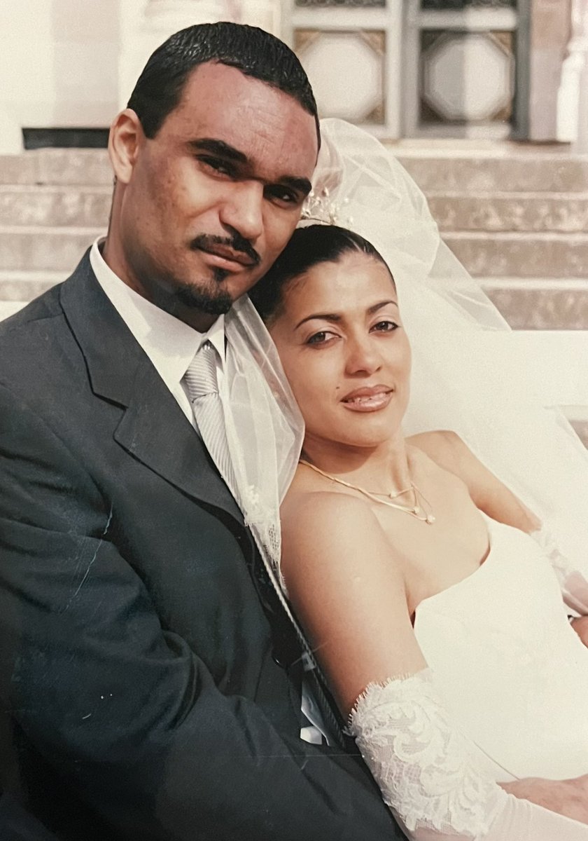 09 Mars 2002 
Aujourd’hui marque 23 ans de mariage, 23 années d’amour, de complicité et de souvenirs précieux.
Merci pour ta patience, ta tendresse et tout ce que tu es. Que cette belle histoire continue de s’écrire dans le bonheur. 
Joyeux anniversaire de mariage,JD