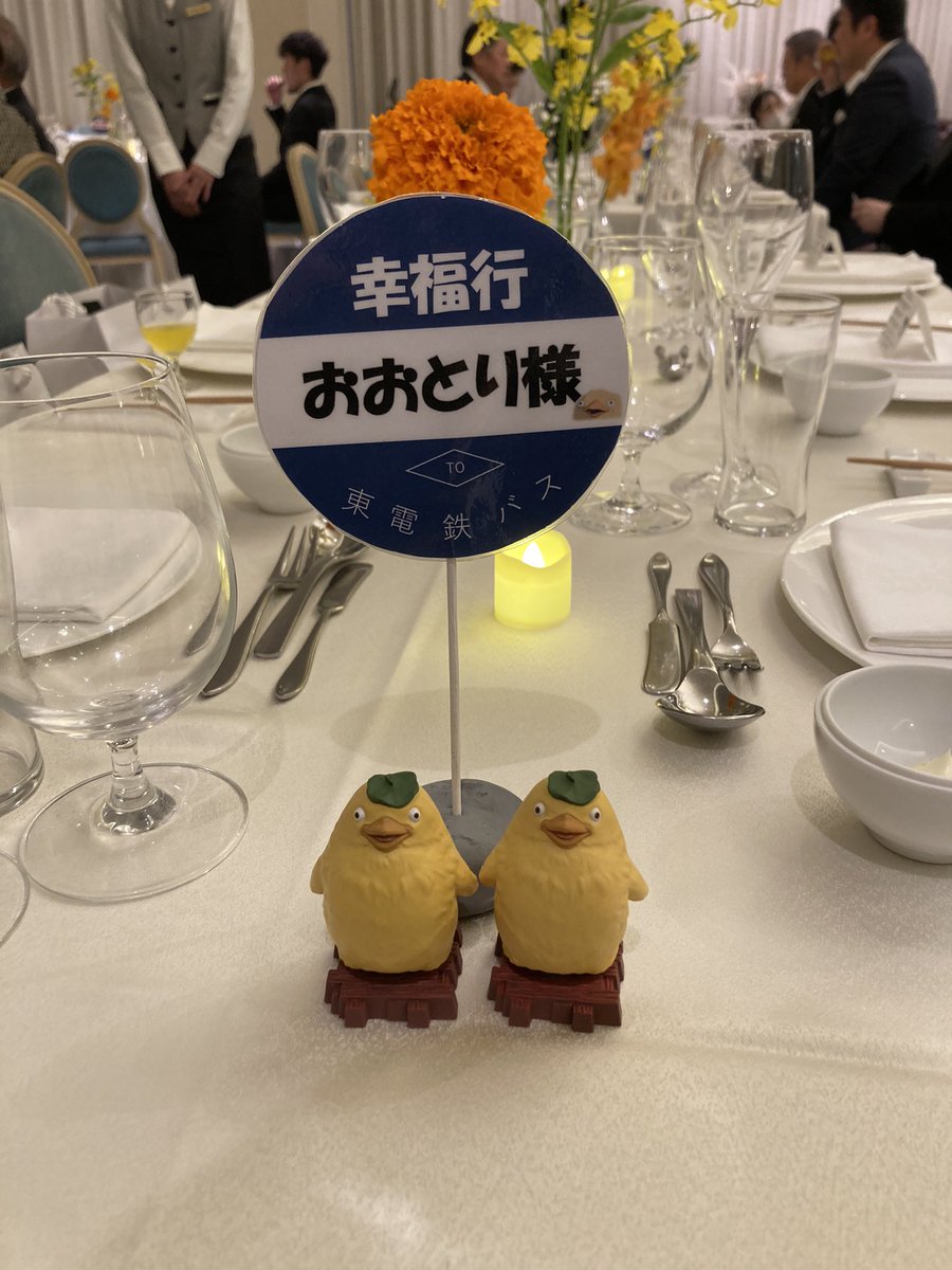 feus_kubu's tweet photo. 土曜は白波寄ってから友人の結婚式へ
入場のとき1人だけ頭の上で拍手してた https://t.co/L8bFNF8Dxu