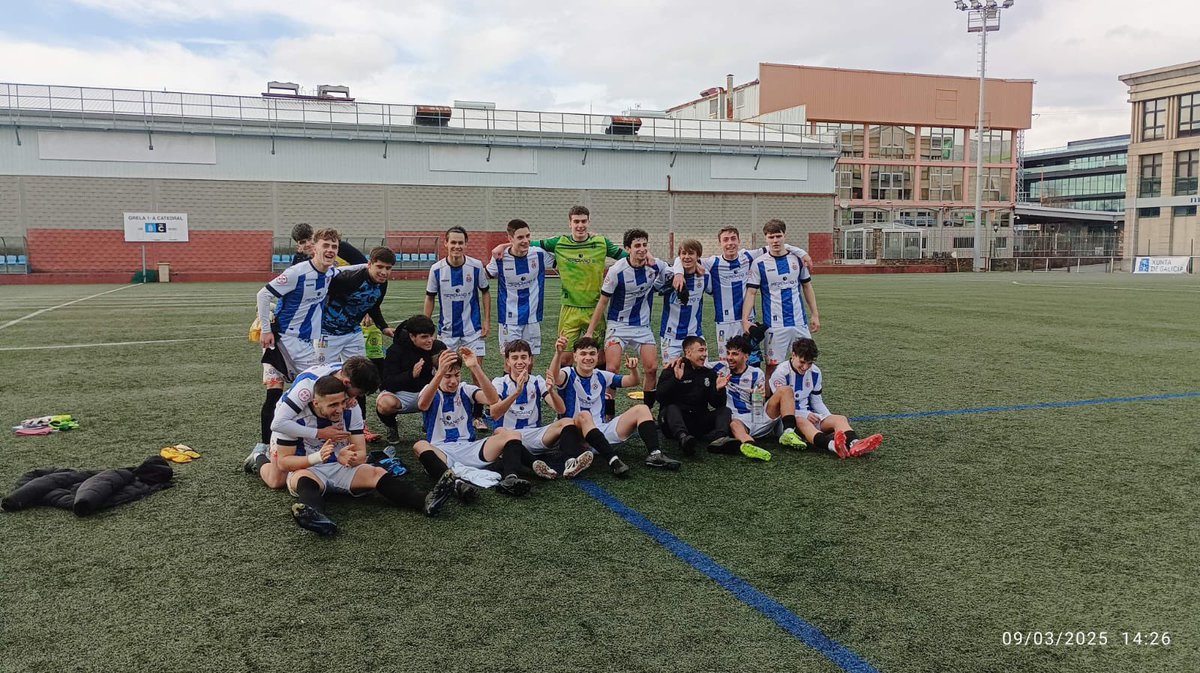 JuvenilDH's tweet photo. @AtlCorunaMonta @RealAvilesInd 90'l 👮🏼⏰ l'| ¡FINAAAAL DEL PARTIDO EN EL RODRIGO GARCÍA VIZOSO!

Suma los 3 puntos el Real Avilés ante un  Atlético Montañeros que peleó hasta el final 👏

🔴⚪️ @AtlCorunaMonta 0️⃣ - 1️⃣ @RealAvilesInd 🔵⚪️

#JuvenilDH👟#DH1🏆 #AtlCorunaMonta 🔴⚪️ #RealAvilesInd 🔵⚪️ https://t.co/89WQ52BOWf