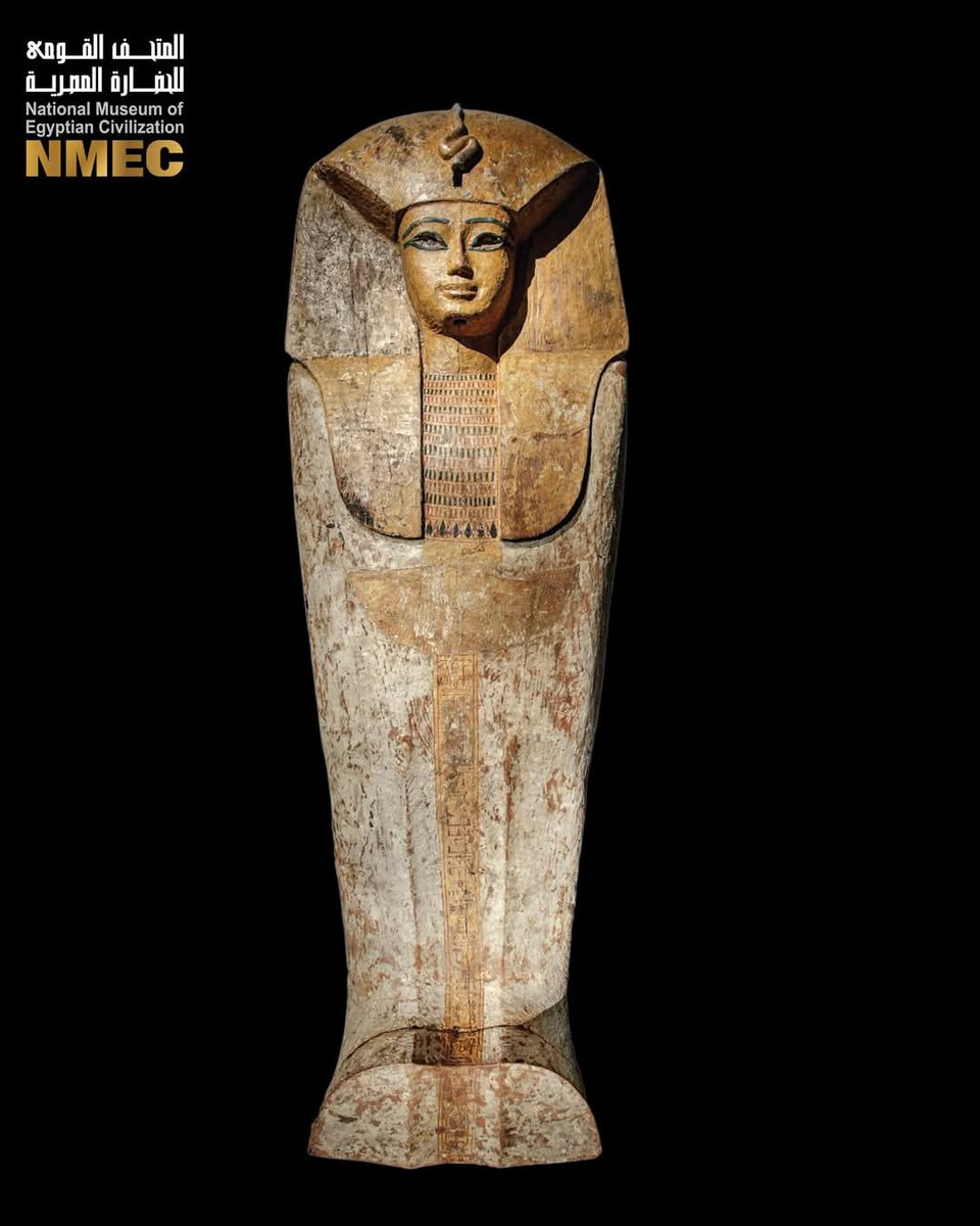 يعد الملك سقنن رع تاعا الثاني (حوالي 1555 ق. م) رمزا قويا من رموز الشجاعة والفداء.
تعكس الإصابات البالغة بالجسد، لاسيما بالرأس والوجه والذراعين، مدى معاناة الملك خلال معركته ضد الهكسوس.
وقد خلدت تلك الإصابات ذكراه كأحد شهداء الوطن الذين ضحوا من أجل رفعته والحفاظ على أراضيه سالمة.