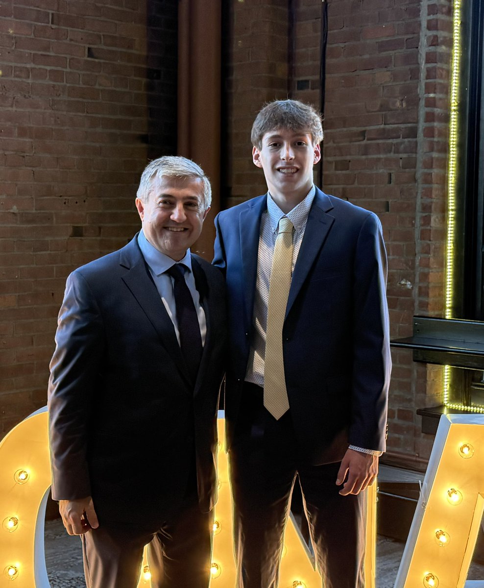 lorek33's tweet image. Running into @RabiHannaMD at the @LLSusa event last night was special. We are so fortunate he was one of the brilliant doctors at @CleClinic_PHO that is responsible for where Owen is today. Forever grateful!
