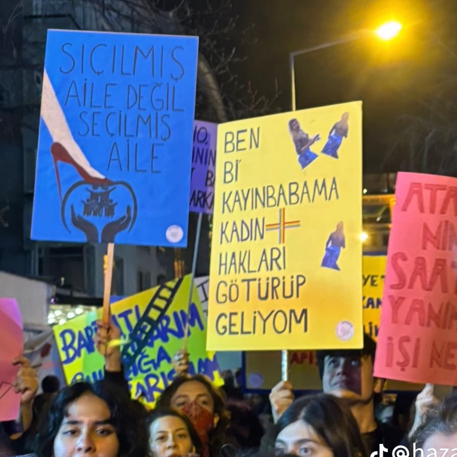 Fikirlerine, yaşantısına, bedenine ve haklarına saygı duyulmayan tüm kadınlar için 💪🏻#FeministGeceYürüyüşü