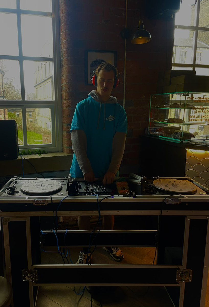 Who doesn’t love a spot of hand-egg, along with the freshest tunes our open decks roster have to offer? We’re showing the England vs Italy Six Nations game inbetween our open decks team taking their finest vinyls for a spin.
