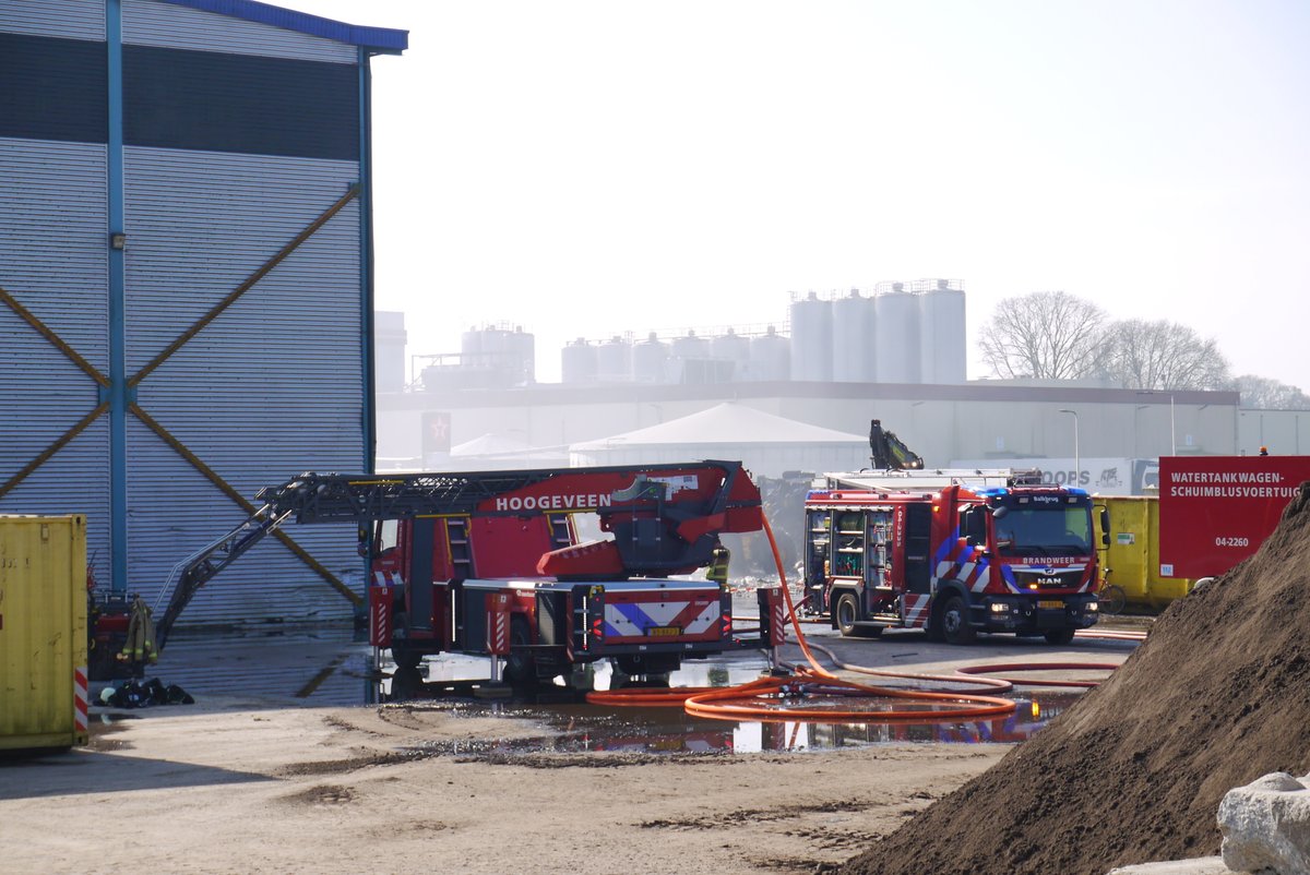 Grote brand bij recyclingbedrijf in Balkbrug
