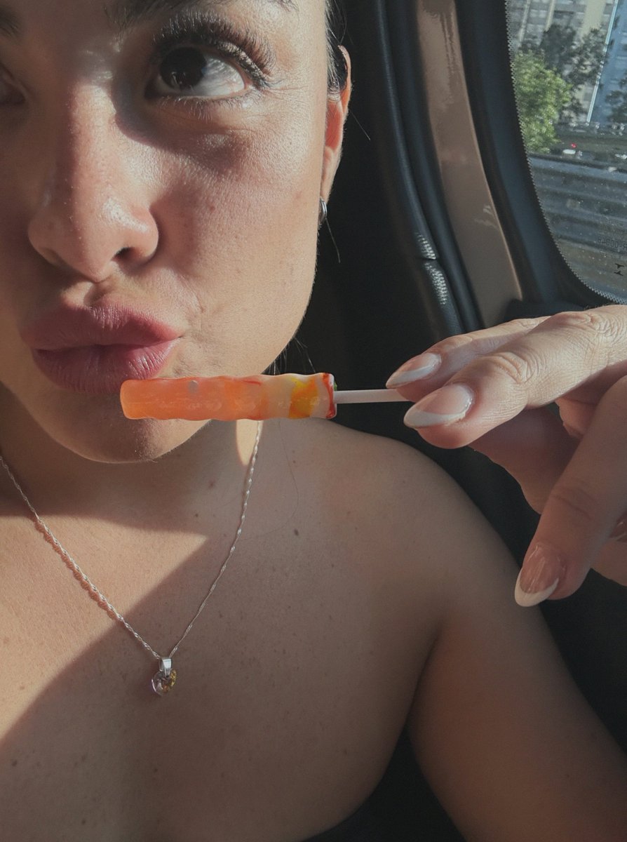 HyperEllaa's tweet image. Let’s make a deal: I send you a good day kiss, and you send me one back... Ready? 😘💋