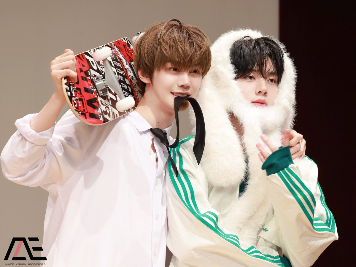 MAZE_vinjin's tweet photo. 250309 HQ

🐶🐰

#김규빈 #KIMGYUVIN #한유진 #HANYUJIN #콩딱즈 #kongddakz #제로베이스원 #ZEROBASEONE https://t.co/f365gsTimS