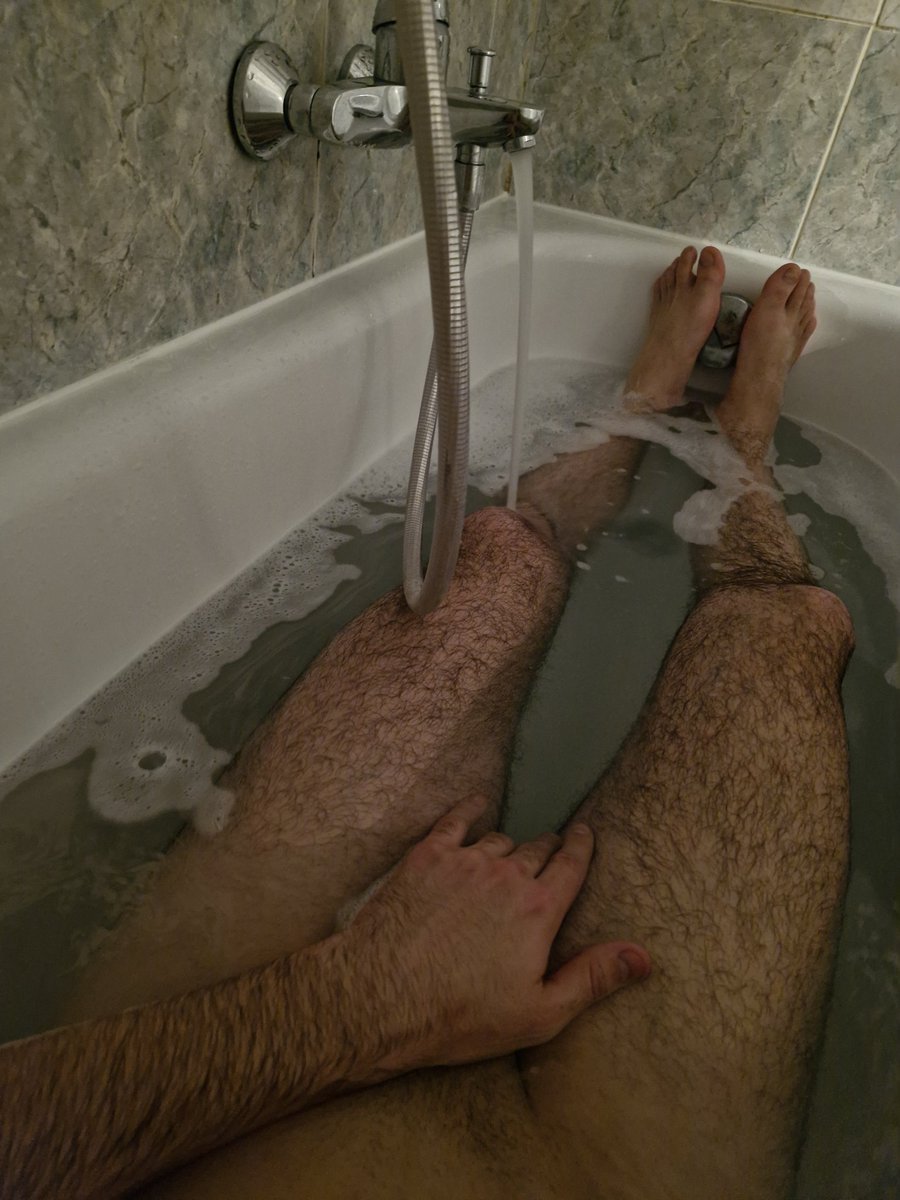 MasterTaurus02's tweet image. Tutto ciò che desideri è servirmi e rendermi la vita facile mentre io rendo la tua un inferno😈
Restate connessi a breve questo profilo esploderà💣