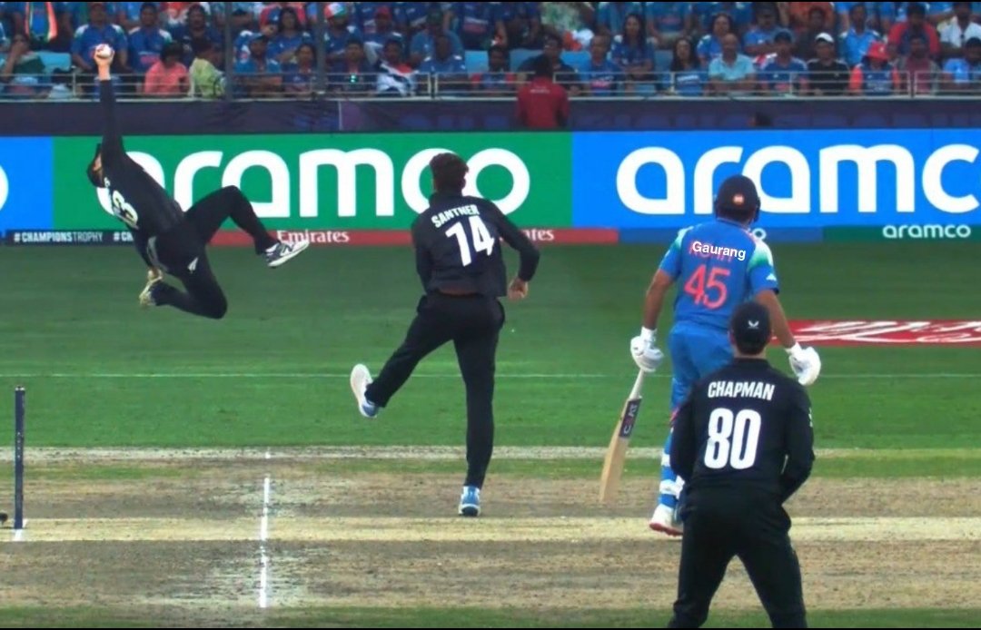 What an unbelievable catch by Glenn Phillips! 🤯

#ChampionsTrophy2025 #ChampionsTrophy #ViratKohli𓃵 
#Rohit gill #INDvsNZ