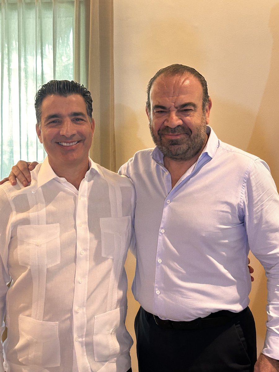 Banco ⁦<a href="/Popularenlinea/">Banco Popular</a>⁩ y la familia Escarrer, tienen una relación comercial de más de 30 años. Christopher Paniagua agradece la confianza a ⁦<a href="/GabrielEscarrer/">Gabriel Escarrer</a>⁩ , CEO de ⁦<a href="/MeliaHotelsInt/">Meliá Hotels International</a>⁩ . ⁦<a href="/DavidColladoM/">David Collado</a>⁩ ⁦<a href="/TurismoRD/">Ministerio de Turismo RD</a>⁩