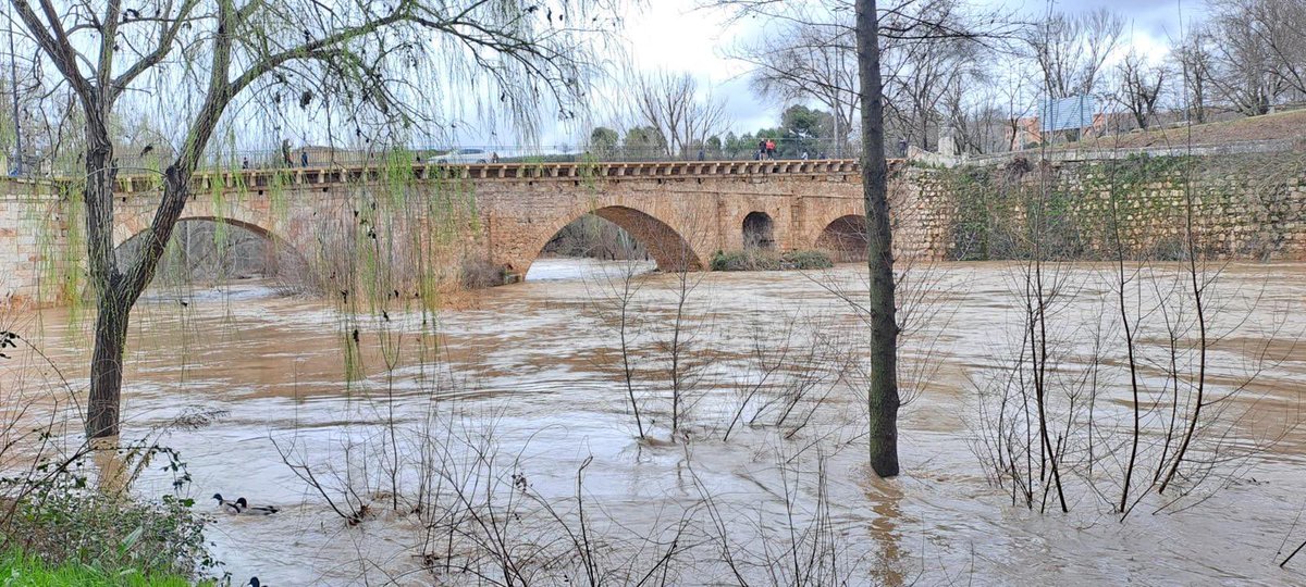 📢 COMUNICADO

🔴 El Ayuntamiento de Guadalajara informa que el caudal del río Henares ha alcanzado el nivel rojo, debido al incremento de aforo como consecuencia del desembalse desde la presa de Beleña y las lluvias registradas durante las últimas horas.

1/14