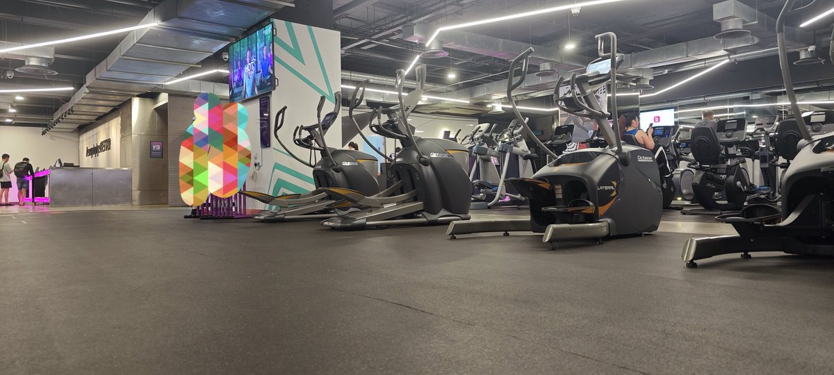 好久没来了，路都不晓得怎么走😅
喝茶吃饭健身。这健身房实在顶，好多机械。
*这间比较（叔），但人很多。工作日应该更热闹。挺好的👍