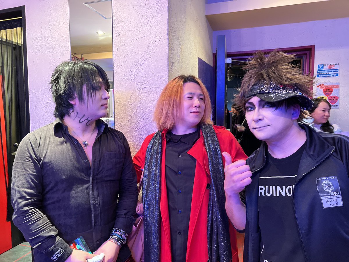 tamani_yuki's tweet photo. Howling MooNのINOさんと兄貴📸
視線の先には……😈
写真にはないけどドラムセットの後ろのアレかっこよかったなぁ🚩
#HowlingMooN #LUNASEA https://t.co/4SIN4wITs4