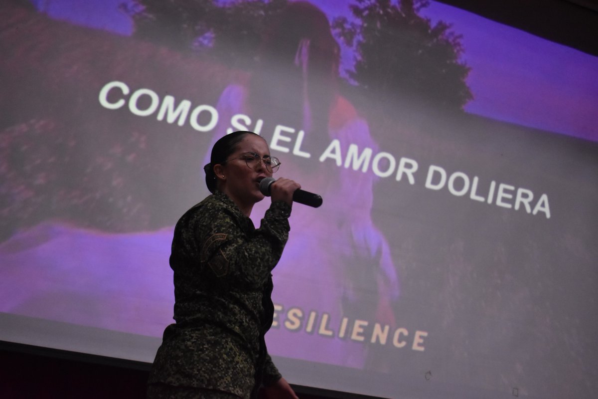 #EnImágenes 🌸🌹| Un día especial lleno de música, alegría y unión para homenajear a quienes con valentía y pasión hacen parte de nuestra Escuela de Formación de Infantería de Marina. ¡Feliz día de la mujer, gracias por su entrega y fortaleza! 💪⚓️