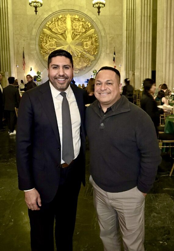 ED_Rivera_DISD's tweet image. Thank you After 8 to Educate for the invite to this year’s gala - No Place Like Home. It’s beautiful to see city, county, state and district leaders, non-profits, and private donors collaborating to support our unhoused youth. 🫶🏽