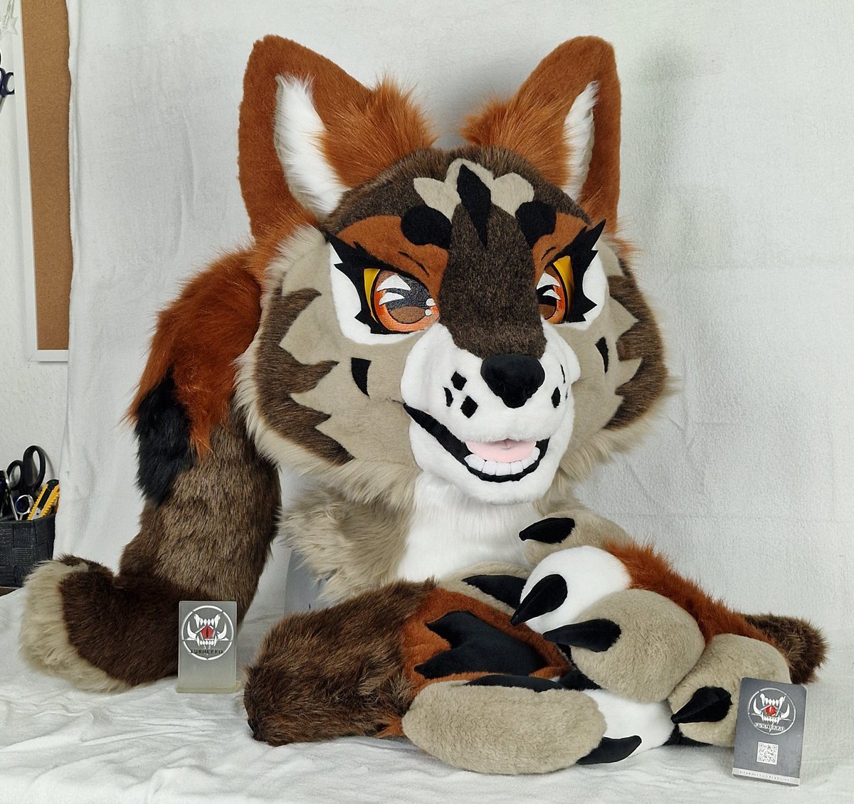 🤍✨Brown - Canine✨🤍
✅ Status: OPEN ✅
💶 Price: 2300€  💶

The first attempt to use a different construction style that I will offer in the future 😏
The head has a lot of markings, why? Because I LOVE MAKING MARKINGS! More more Infos per Pm! ☺️

#fursuitfors4le #furry