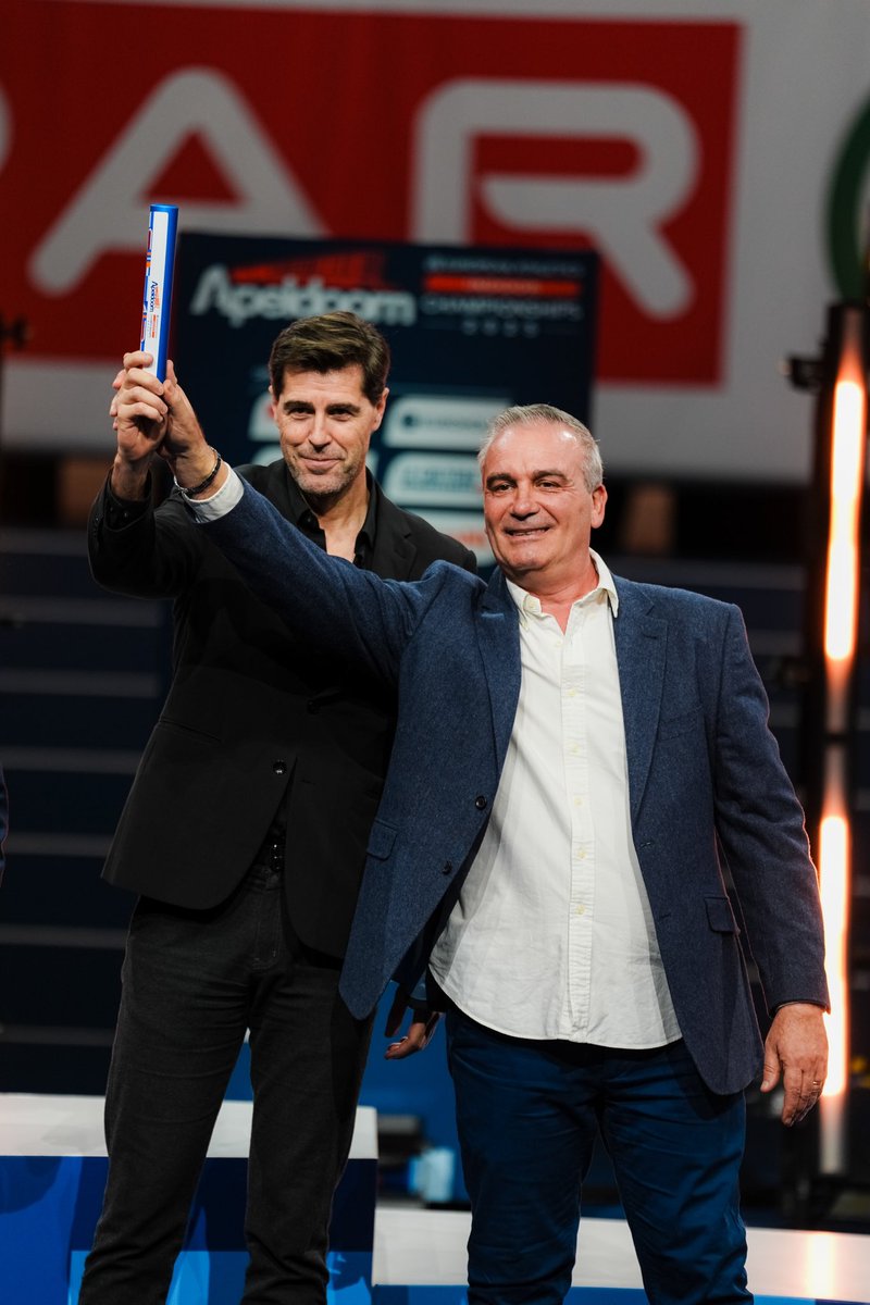atletismoRFEA (@atletismorfea) on Twitter photo 😢 Tristes porque acaba #Apeldoorn2025
😁 Pero felices porque el próximo Campeonato de Europa Indoor será #Valencia2027 🇪🇸
Dafne Schippers (🇳🇱) y Dobromir Karamarinov ( <a href="/EuroAthletics/">European Athletics</a>) han entregado el testigo al Presidente de la RFEA, Raúl Chapado, y al seleccionador español 😢 Tristes porque acaba #Apeldoorn2025
😁 Pero felices porque el próximo Campeonato de Europa Indoor será #Valencia2027 🇪🇸
Dafne Schippers (🇳🇱) y Dobromir Karamarinov ( <a href="/EuroAthletics/">European Athletics</a>) han entregado el testigo al Presidente de la RFEA, Raúl Chapado, y al seleccionador español