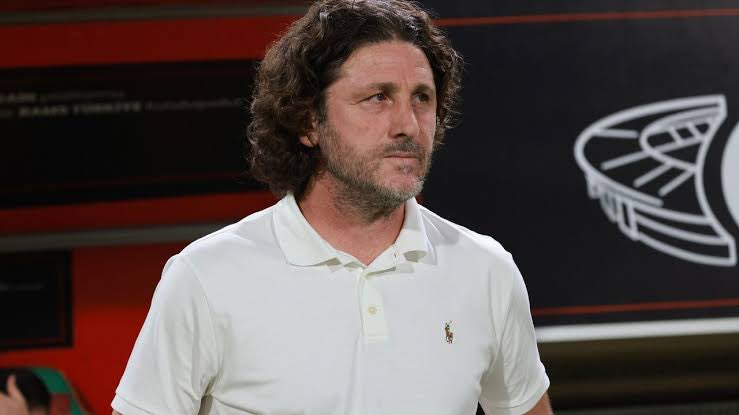 Trabzonspor yenildiğinde üzülen teknik direktör istiyorum. Genç, dinamik ve geleceği olan bir hoca, en önemlisi ise TRABZONLU bir hoca istiyorum. Gs efsanesi biri değil…#FatihTekkeYuvaya