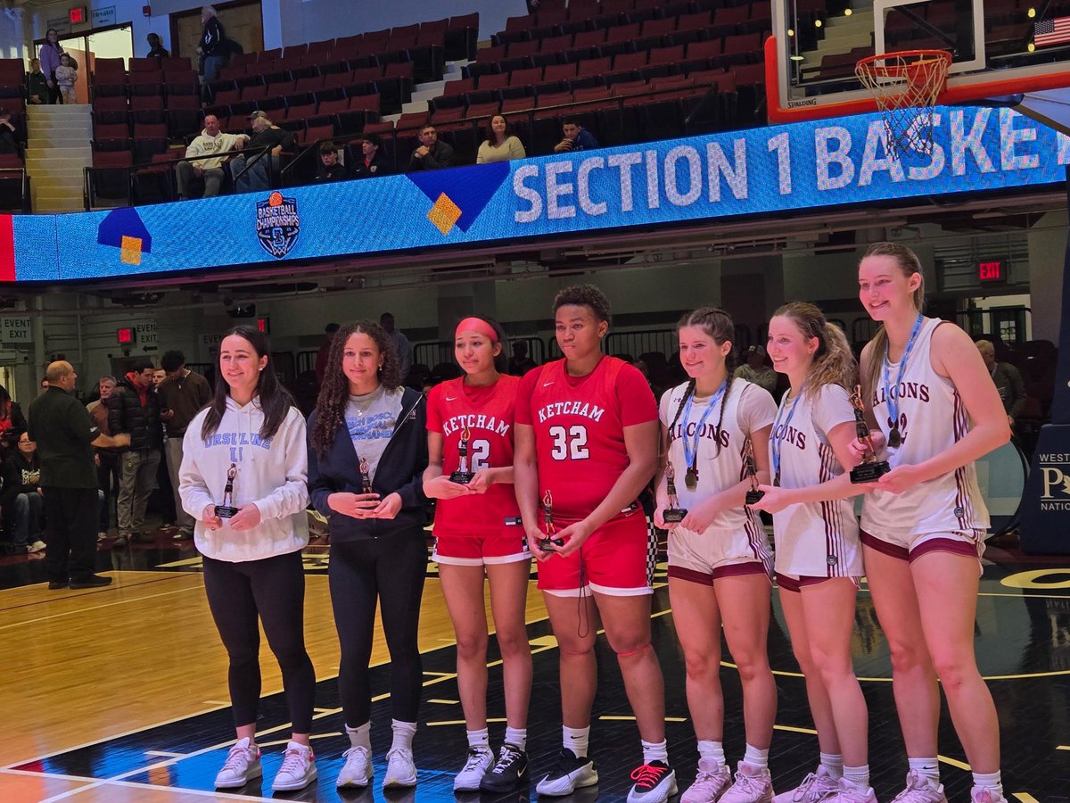 Congratulations to <a href="/LottiaBarnes/">Lottia Barnes</a> for being named to AAA section 1 all tournament team by GameDayOne! <a href="/KDJmedia1/">Kevin Devaney Jr.</a> Such an honor to be with this talented company!