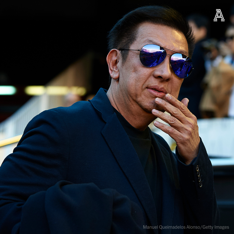 TheAthleticFC's tweet photo. Valencia have gone from one crisis to another since Singapore billionaire Peter Lim's 2014 takeover.

He has not watched them play in more than 1,500 days.

@dermotmcorrigan profiles the man worth €1.75bn, whose friends include Cristiano Ronaldo, David Beckham and Gary Neville.