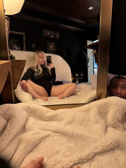 Watch Leah's leaked NSFW photo on TwXstars