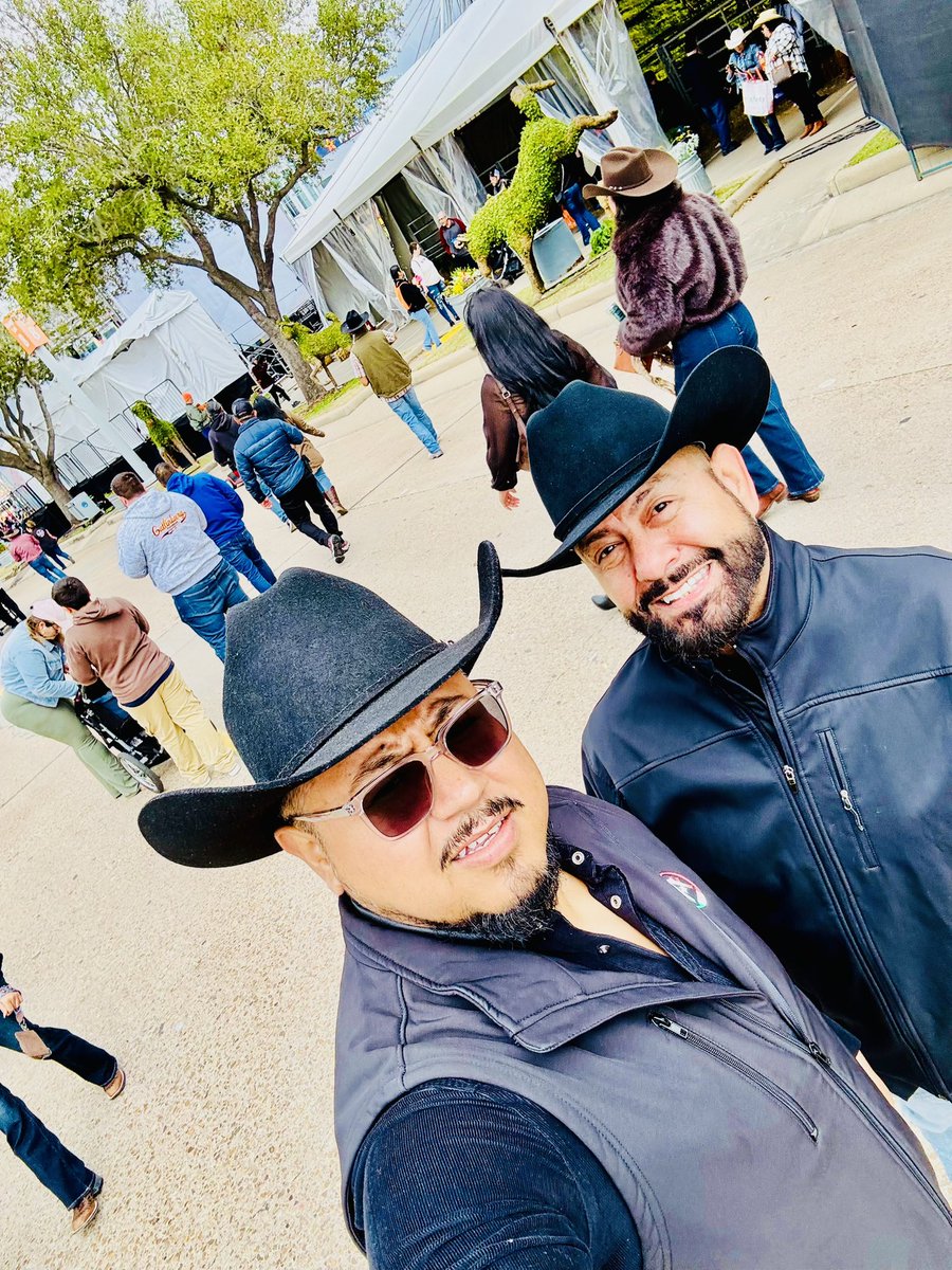 HornsUp22's tweet photo. Yee Haw!  #RODEOHOUSTON https://t.co/556RkcRKhZ