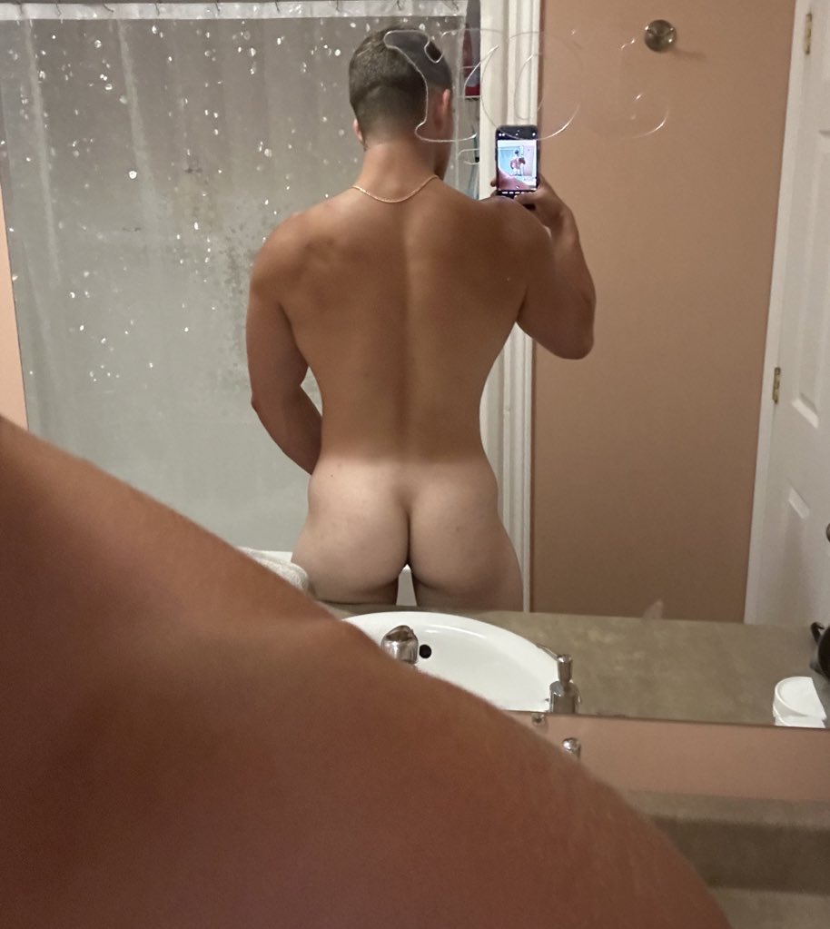 Retweet if you would eat this 🍑 
55% off sale now⬇️
onlyfans.com/shrededboi69/c4