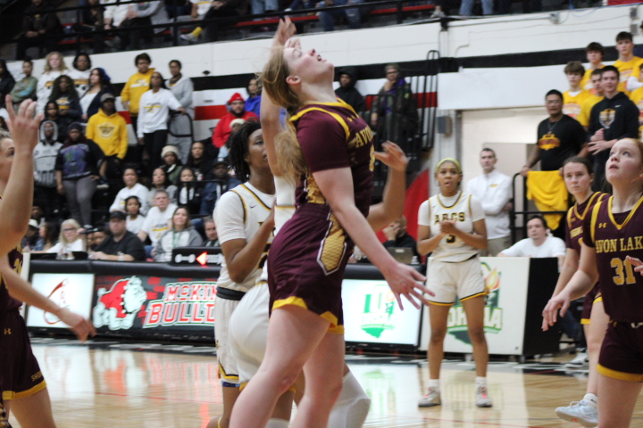 Ohio High School Football/Basketball Media (@ohsfbmedia) on Twitter photo At the half from Canton Memorial Fieldhouse <a href="/OHSAASports/">OHSAA Sports</a> Div. III Girls State Semi-final.
<a href="/AvonLakeSports/">Avon Lake Athletics</a> 18
<a href="/LadyArcs/">Brush Lady Arcs Basketball</a> 15
AV Lake's Molly Milligan with 8 points
Brush has four with 4 points apiece
Chaniyra McDowell-Isaacs
Nyla Mason
Jakayln Brown At the half from Canton Memorial Fieldhouse <a href="/OHSAASports/">OHSAA Sports</a> Div. III Girls State Semi-final.
<a href="/AvonLakeSports/">Avon Lake Athletics</a> 18
<a href="/LadyArcs/">Brush Lady Arcs Basketball</a> 15
AV Lake's Molly Milligan with 8 points
Brush has four with 4 points apiece
Chaniyra McDowell-Isaacs
Nyla Mason
Jakayln Brown