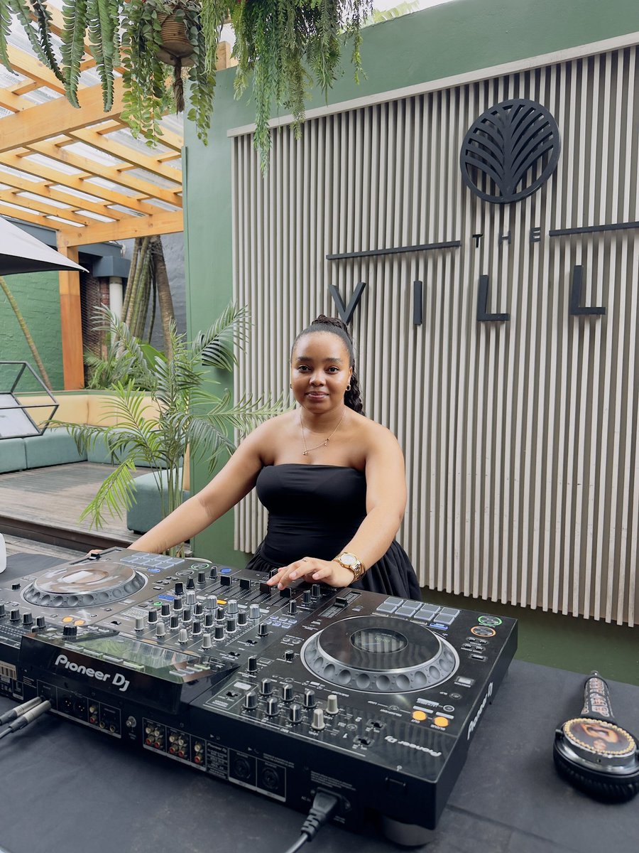JudyJaySA2's tweet image. Please check out my new mixtape on @sunsetcartel_dbn  YouTube channel . It’s my first mixtape for the year &amp;amp; it’s very close to my heart, I hope you enjoy it🙏🏻❤️

Link: youtu.be/eD4yG1IAbbo?si…

#MujerRosa