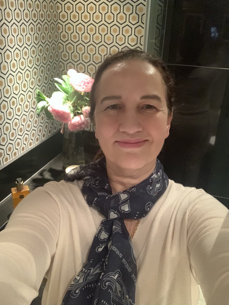 RocioFeelGood's tweet photo. Gracias @FundAladina y @elle_es por este precioso pañuelo y por lo que significa 💙💙💙
#TodoPorLosNiños #PañueloChallengeAladina
#Solidaridad #LuchacontraelCancer https://t.co/XsTHC8LlPJ