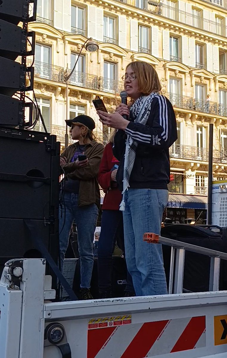 ♀️🏳️‍⚧️ Au #8mars à Paris, l'OST était présente dans le carré de tête avec les signataires.

🛡️ L'occasion de tenir un discours pour rappeler que les personnes trans sont exclues du travail et porter l'unité face aux réactionnaires, car chaque attaque nous concerne tous-tes !
