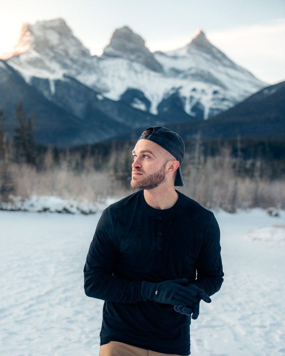 A classic, levelled up. The Merino Henley brings elevated style with a three-button twist that takes you from planes to peaks.