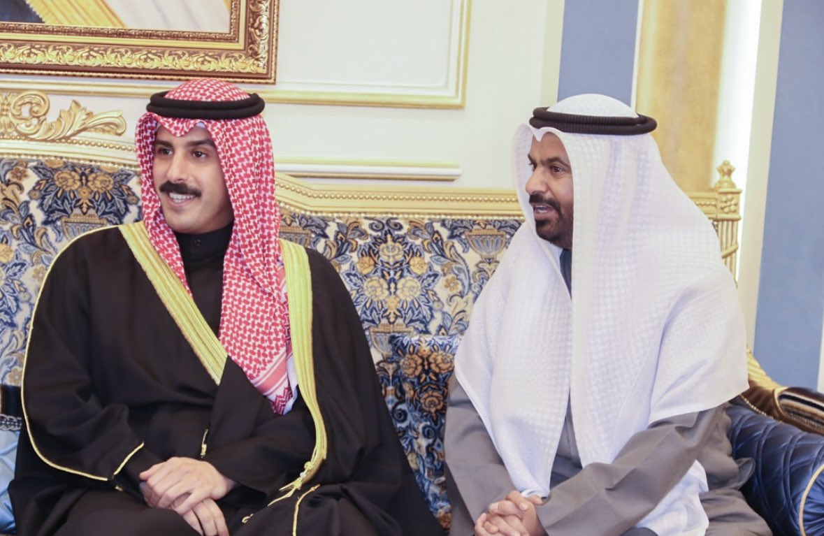 تشرفت في ديواني بزيارة 
الشيخ / طلال مشعل الاحمد الصباح

تعودنا على هذه الزيارات الكريمه الغير مستغربه من شيوخنا أسرة الصباح أسرة الخير جعلهم الله ذخراً للكويت واهلها .