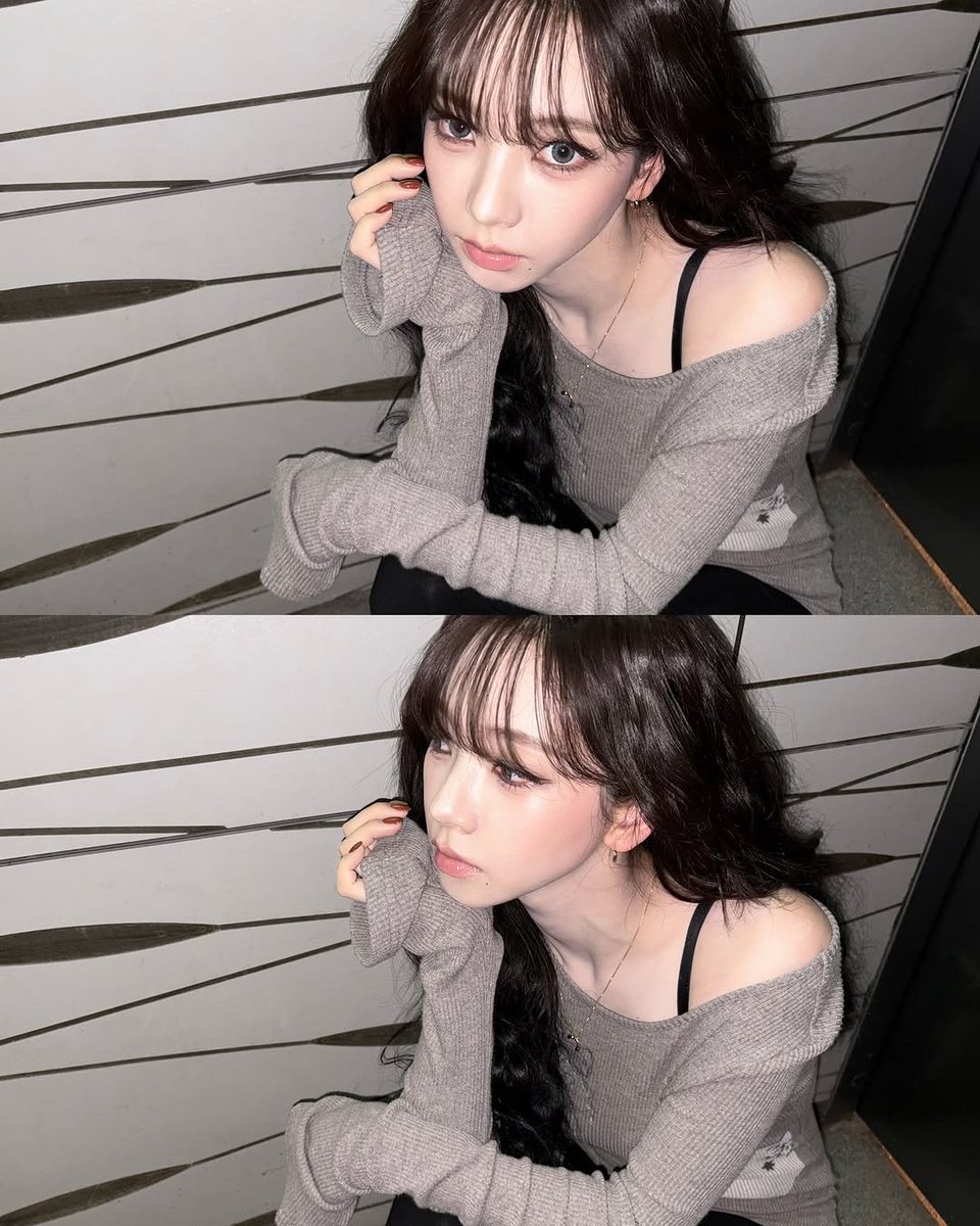 Chic moments, subtle details. Cozy meets edgy with this soft knit sweater and sleek black accents – a perfect balance of comfort and allure. The off-shoulder silhouette adds a delicate touch, while the tousled waves and natural makeup bring out an effortless charm.