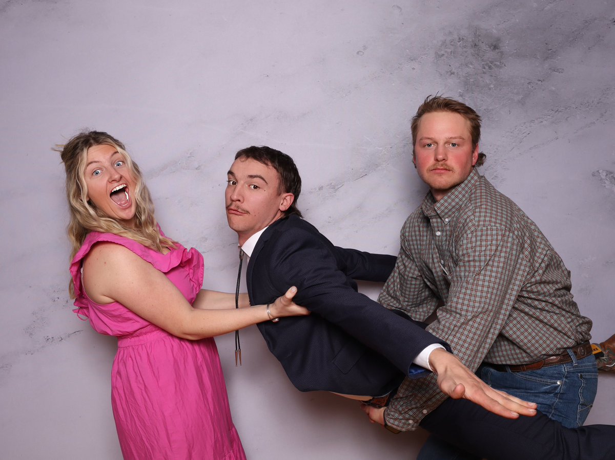 CalicoEvents's tweet image. A few favorites from Zach and Breanne’s reception - featuring our white marble backdrop and assorted props 📸 

#photobooth #wedding #reception #photoboothrental #photoboothprops #pbsco