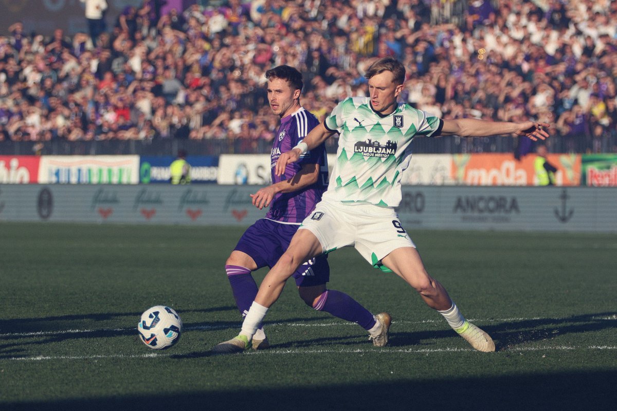 NK Maribor (@nkmaribor) on Twitter photo Zapojmo vsi, Štajerska se veseli…
Derbi v razprodanem Ljudskem vrtu (9500) po vijol’čnem scenariju: tri pike, gostje brez udarca v okvir vrat.
<a href="/nkmaribor/">NK Maribor</a> - <a href="/nkolimpija/">NK Olimpija Ljubljana</a> 1:0. Avtor odločilne poteze Hilal Mr Derby Soudani.
#MiSmoMaribor #derbi Zapojmo vsi, Štajerska se veseli…
Derbi v razprodanem Ljudskem vrtu (9500) po vijol’čnem scenariju: tri pike, gostje brez udarca v okvir vrat.
<a href="/nkmaribor/">NK Maribor</a> - <a href="/nkolimpija/">NK Olimpija Ljubljana</a> 1:0. Avtor odločilne poteze Hilal Mr Derby Soudani.
#MiSmoMaribor #derbi