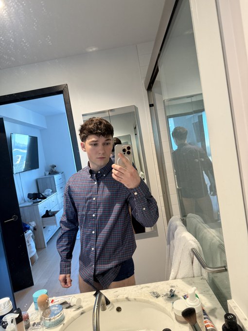 Twinks wearing vineyard vines yes or no https://t.co/qAaMDf3zr1