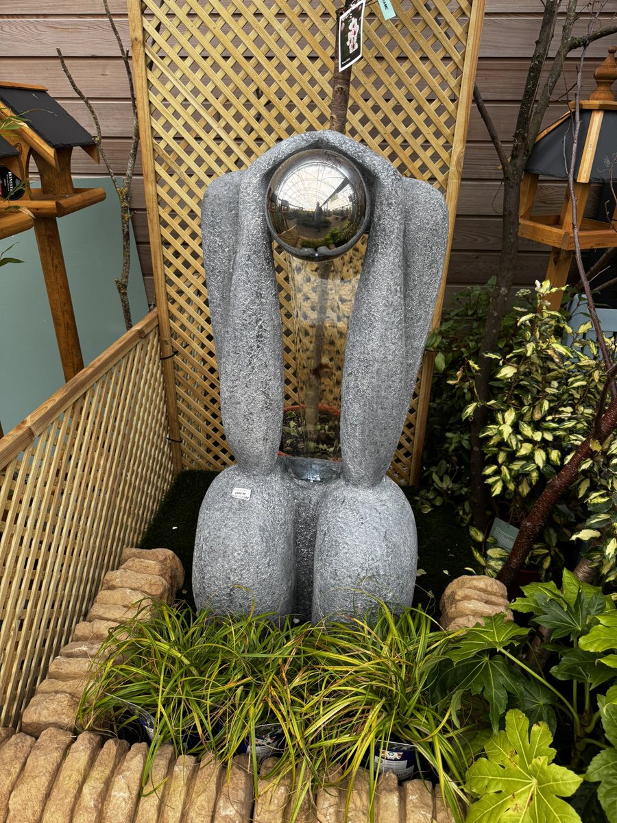 homers_twin's tweet image. I think the strong someone sitting on the toilet vibe is a bit off putting for a garden water feature?