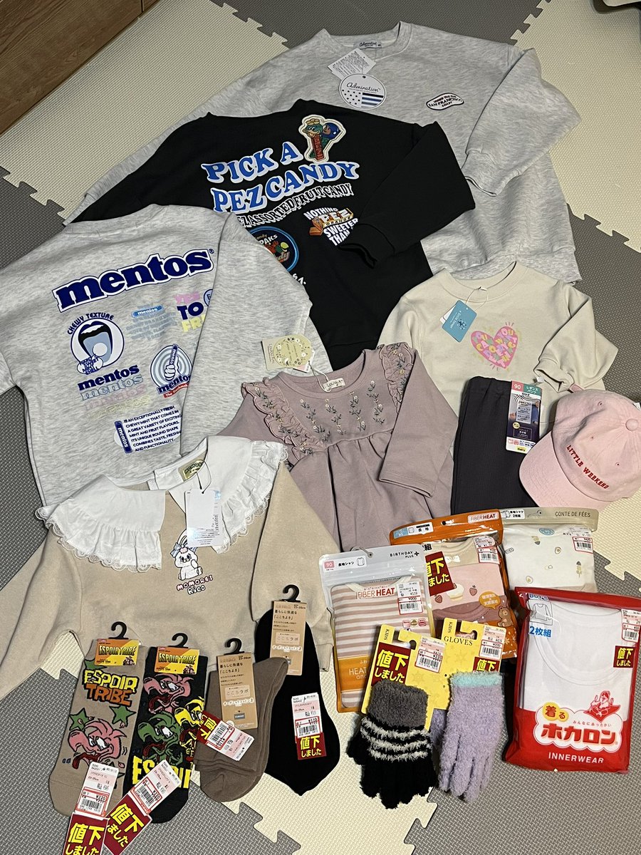HM_9210's tweet photo. 学校用品買い出しに行ったらちょうどセールやってたから大量に🛒✨
コレだけ買って11000円くらい〜 https://t.co/c6CFRvJnpT