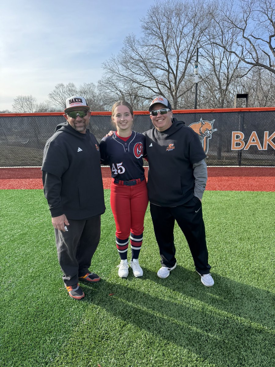 Thank you <a href="/BakerWildcatSB/">Baker University Softball</a> for a great camp yesterday! I really enjoyed it and loved the energy from all the players! Always great to be back on campus🧡🐾 <a href="/CoachTonyAustin/">𝐶𝑜𝑎𝑐ℎ 𝑇𝑜𝑛𝑦</a>  <a href="/CoachJohnnyBU/">Johnny Hull</a>
