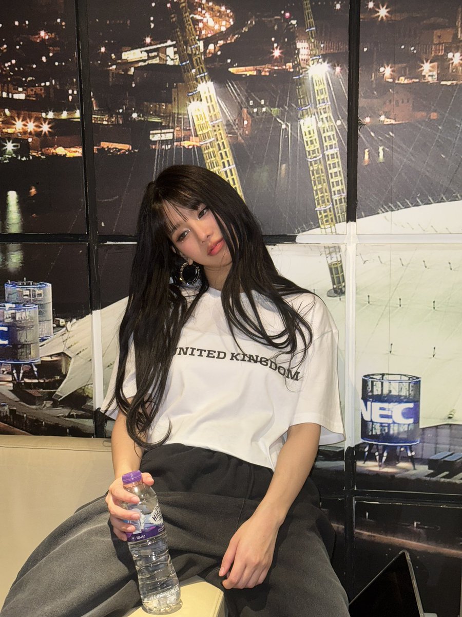 KISSOFLIFE_S2's tweet photo. [띠🖤] 띠 after the concert😵‍💫

#KISSOFLIFE #키스오브라이프 #KIOF 
#NATTY #나띠 https://t.co/YfkPUoAFsy