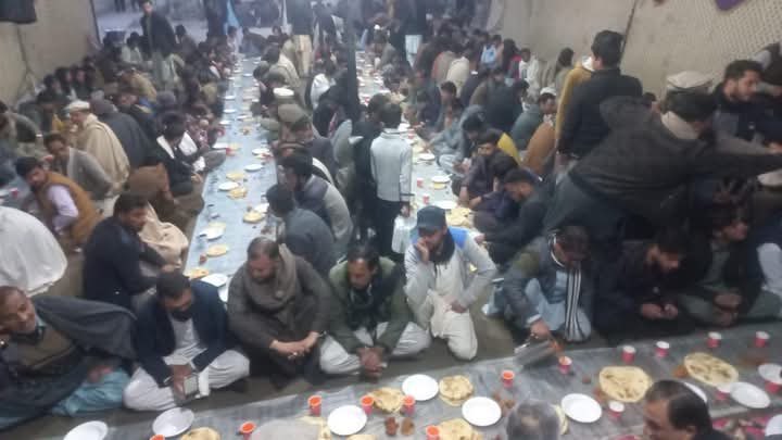 Xahibhai's tweet photo. پاراچنار دھرنا افطاری
اے پروردگار! میں نے تیرے لیے روزہ رکھا ہے
اور میں تیرےعطا کردہ روزی سے افطار کروں گا!
اے اللہ! میں تجھ پر توکل کرتا ہوں،، . پانچ ماہ سے جاری محاصرے کے خلاف دھرنا آٹھ روز سے جاری ہے ۔ 
#EndParachinarSiege https://t.co/mkKWPCrgQb