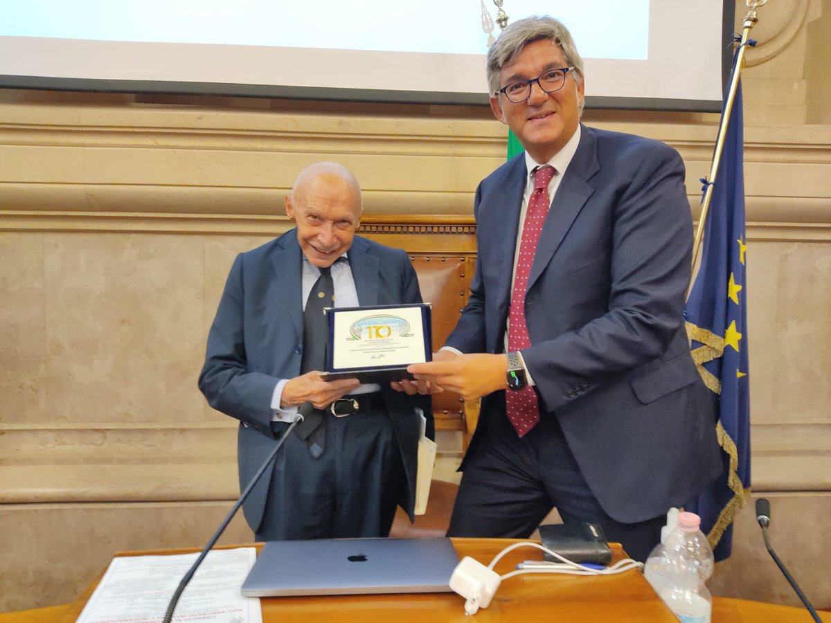 Antonino Galletti (@avvgalletti) on Twitter photo Un gigante del diritto.
Esempio di semplicità, umiltà ed umanità.
Il padre della nostra legge professionale.
Ciao Guido, a Dio Presidente.
<a href="/OrdineAvvROMA/">Consiglio dell'Ordine degli Avvocati di Roma</a> <a href="/ocforganismo/">Organismo Congressuale Forense</a> <a href="/CNF_it/">Consiglio Nazionale Forense</a> <a href="/SapienzaRoma/">Sapienza Università di Roma</a> Un gigante del diritto.
Esempio di semplicità, umiltà ed umanità.
Il padre della nostra legge professionale.
Ciao Guido, a Dio Presidente.
<a href="/OrdineAvvROMA/">Consiglio dell'Ordine degli Avvocati di Roma</a> <a href="/ocforganismo/">Organismo Congressuale Forense</a> <a href="/CNF_it/">Consiglio Nazionale Forense</a> <a href="/SapienzaRoma/">Sapienza Università di Roma</a>