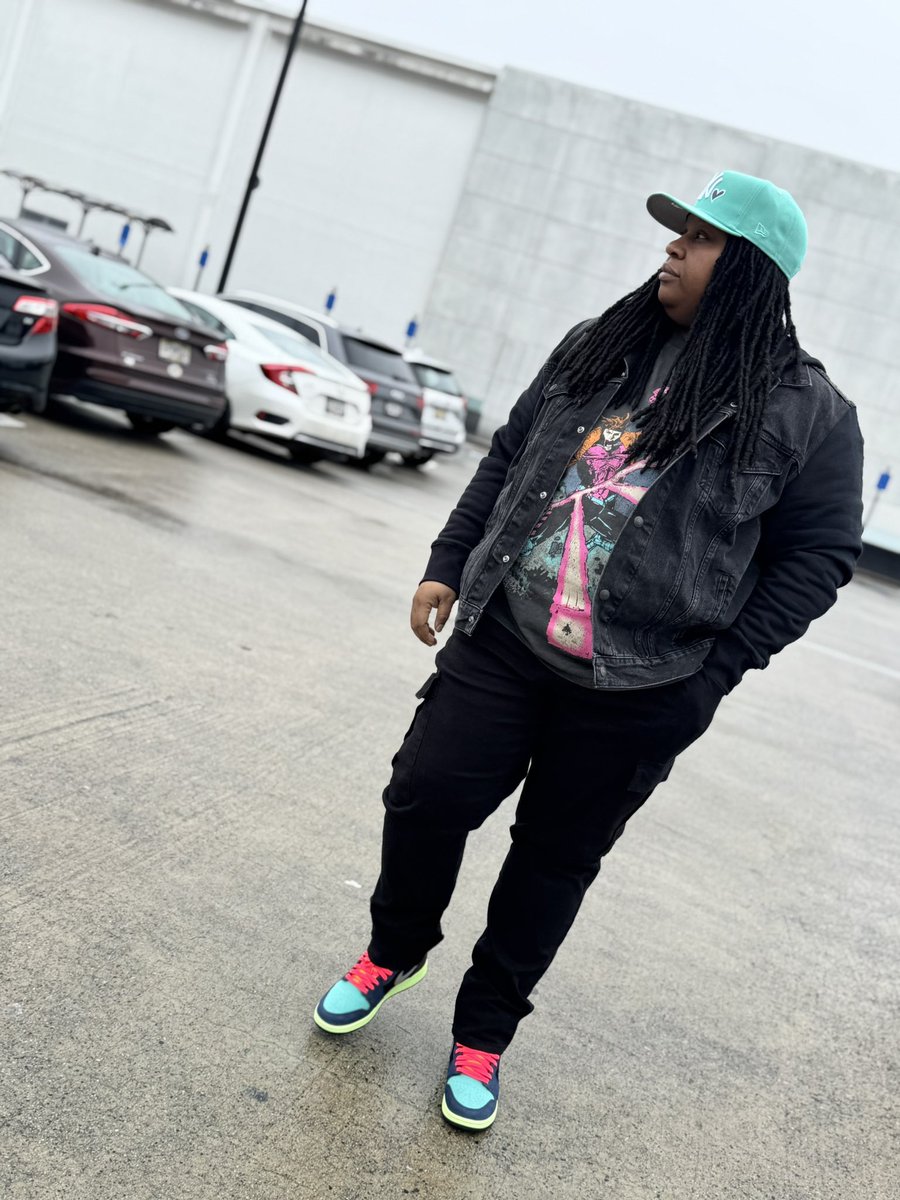 SneakerAdmirals's tweet image. Sneaker Admirals are happy to introduce Profile #369 of our ongoing weekly #ProfileSpotlight series featuring you, our loyal followers!
For our 369th follower spotlight meet @SneakHerHeadTD
Pls share & RT & throw her a follow!